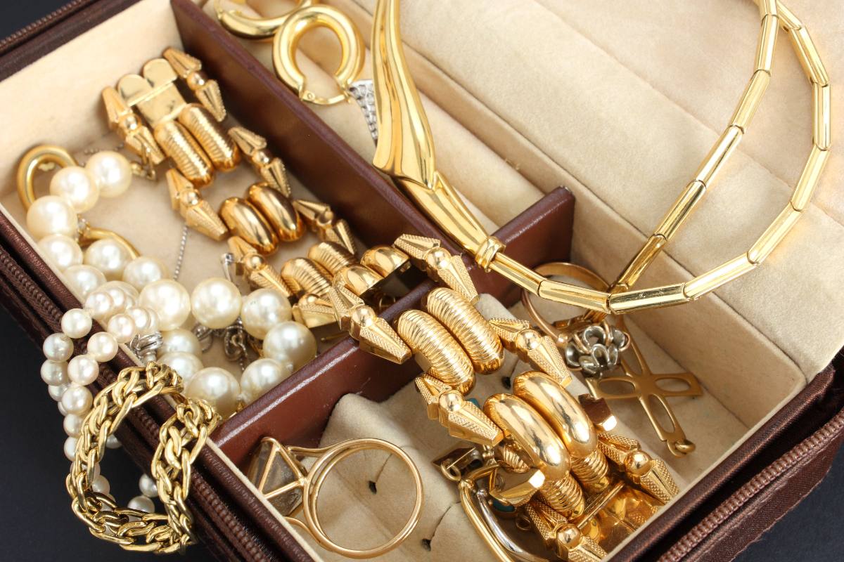 Photo: scheduled jewelry and valuables